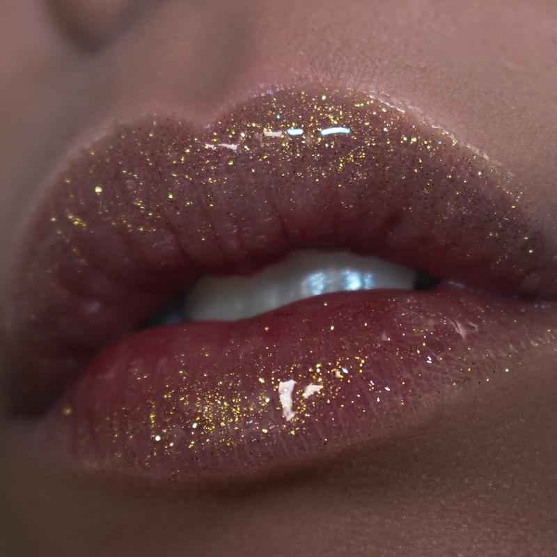 1-piece KEENNIE Diamond Shining Lip Oil - Infused with Glitter and High-Shimmer, crafted with Natural Plant-based Ingredients for Smooth Hydration and Plumping Brilliance. Elevate Your Makeup Routine with this Beauty Essential in Lip Care!