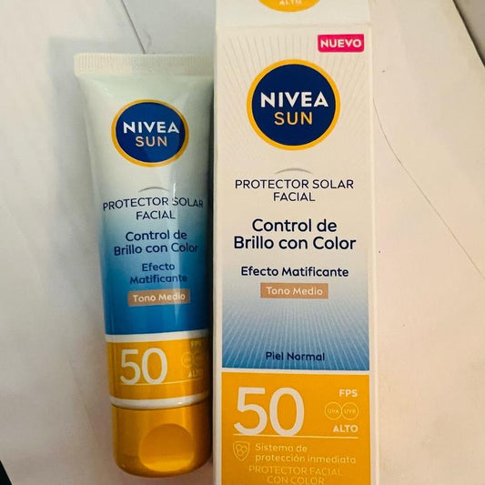 Nivea Protector solar facial control de brillo con color Sunscreen Uv