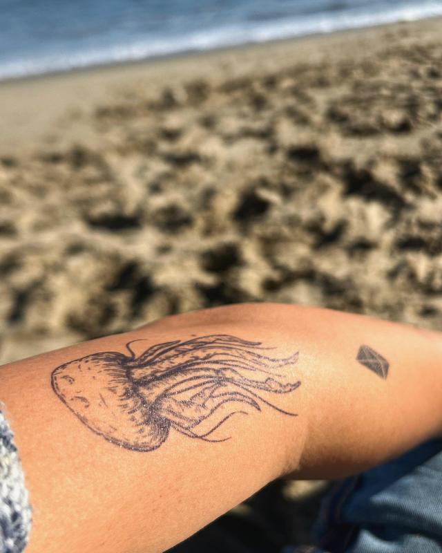 Jellyfish Tattoo | 2 Week Temporary Tattoo | Semi Permanent Tattoo | Plant Based Vegan Tattoo | Ocean Tattoo | Realistic Tattoo | Festival Tattoo | Gift Idea